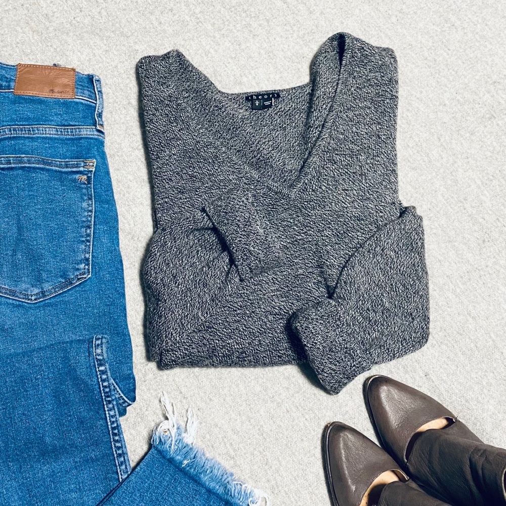 THEORY WOOL SWEATER